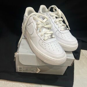 Nike Air Force One LE Youth Size 6.5 Y Triple White Leather Shoes